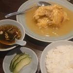 呂山 - 豚肉入り炒り玉子・ライス