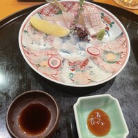 懐石料理 はし本 - お造り:鱧、鯛、キス。鱧は二枚引き？らしい。骨を一切感じさせない仕上がり