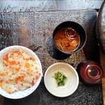 肉和食 月火水木金土日 - ・いくらの土鍋ご飯　・赤出汁