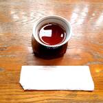 肉和食 月火水木金土日 - 温かいほうじ茶とおしぼり