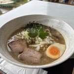 日光湯元レストハウス - 以外にも鶏煮干しスープががっつり来ます