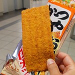 セブンイレブン ハートイン - かつや おっきなカツっ 復カツだ (税込)90円 ※開封後 (2025.08.09)