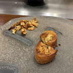 鉄板焼 但馬 - ガーリックパン