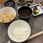 313233341 - 釜炊きご飯、赤だし、香のもの