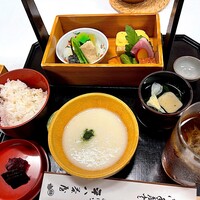 山ばな平八茶屋 - 名物「とろろ御膳」を。。とろろのもっちりとした粘りとお出汁の掛け合いが美味しすぎました。