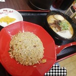 味千拉麺 OMM店 - ラーメンハーフと半チャーハンセット