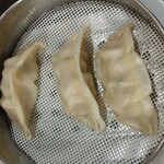 フォーシンタスキッチン - セットについてくる八幡蒸し餃子。