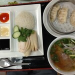 フォーシンタスキッチン - 参考:『フォーと海南鶏飯』のセット。