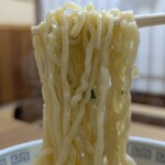松食堂 - 曽我製麺の中太麺