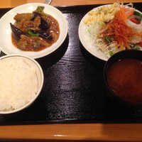 本格肉料理 丸小 - フリーバイキング
                サラダ  赤出汁  ライス
