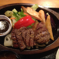 本格肉料理 丸小 - 黒毛和牛鉄板焼き
                ２２００円