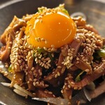 隼 - ローストビーフとピーマンのユッケ