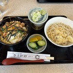 そば処 おおつか - 料理写真:ミニミニセット（ミニ親子丼、ミニそば）、950円。