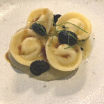 COCCHI - ゴルゴンゾーラのラビオリ、茄子、チーズ