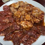 味楽来 - 上から時計回りで、ギャラ、シマチョウ、ハラミ