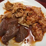 味楽来 - 上から時計周りで、カワスジ、上ミノ、レバー