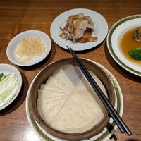 北京ダック専門店 銀座芳亭 - 北京ダック、ちょっと久しぶりにいただきました。ここには写ってませんが、甘みのあるソースがとっても美味しかったです。