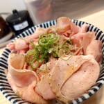 とんぼ庵 - レアチャーシュー丼