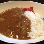 Kokomi - ランチのカツカレー。スープとドリンク付きで880円。