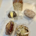 01BAKERY - チャイ&ラテ、ハードトースト、オリーブのパン、生ハムサンド、照り焼きピッツァ