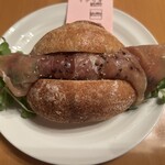 パンのイデリオ - かいわれ大根ハモンセラーノ