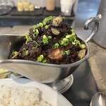 東京ボンベイ - ✅キーマカレー(鶏・野菜) ＲＥＤ中盛¥1.100！
      　※赤(RED・・赤は激辛)
      　※ご飯は中盛り迄無料♪
      　※大盛りは＋¥100になっていました
      　※ピクルス、アイスミニチャイ、チョコ付き