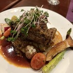 Roy's - とても柔らかいビーフのリブ。プルドポークを牛肉にしたようなイメージ。美味。