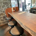 Red's Burger Store Unomori - カウンター席で、いただきました　※ゆっくり食べるには、不向きだ