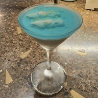 RAMA 白金 - 積乱雲を表した ブルーキュラソー.クリームチーズ.白桃のコンポートのデザート