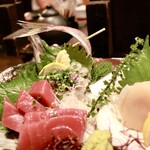 陸蒸気 - 鮪の赤身・鯵・ホタテのお刺身