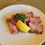 大昌園 - 料理写真:普通の塩タンでもじゅうぶんに満足感ある