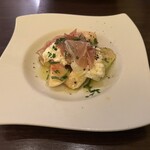 クロッキオ - 桃、水茄子、水牛モッツァレラ、生ハムのサラダ