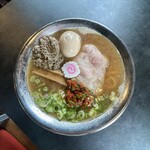 RAMEN HITONI YASASHIKU - 【煮干ニボダクこってり（朝限定）tpニラ辛sv味付玉子】