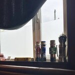 RAMEN HITONI YASASHIKU - 【店内】