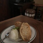 ヤネウラ - これ！クリームチーズとバケット！