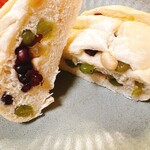 スーパーマーケット スズキヤ - 料理写真:もちっと!まめまめパン