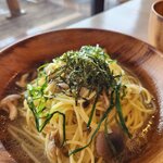 ベラヴィスタ - アサリとしめじのスパゲティ