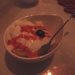 バー アウル - お通しはヨーグルトです。