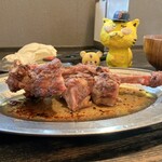 骨付鳥かもん - ちなみに、親鳥なので、かなり噛み応えあります　※幼児&老人だと、マジで喉に詰まると思う