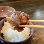 骨付鳥かもん - では、いただきます　※ハサミで、カットしました