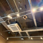 可視化飯店 - taguchiのスピーカーが吊るされてました。