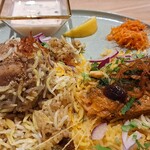 ビリヤニ 狢 - 右が銀鮭