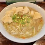 ラグマンニセンジュウヨン - 料理写真:にんにく唐辛子らぐまん、豆腐のせ