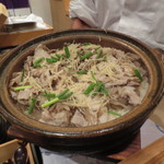 帰燕 - もち豚と牛蒡とこんにゃくの炊き込みご飯です。