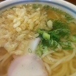 うどん豊前屋 官べえ - かけうどん大盛450円（天かすのせ）