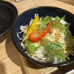 奏す庵 - ミニサラダは本当にミニ。まあ150円ですからね。