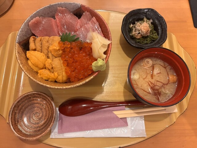 かいせんどころ 梁（かいせんどころ りょう） - 志津川（海鮮丼）の写真