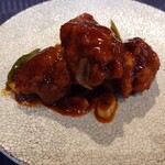 赤坂 四川飯店 - 鶏の唐揚げピリ辛黒酢炒め
