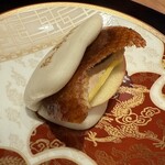 紅梅本楼 - 紅梅本楼スペシャリテ、フォアグラ入り北京ダック