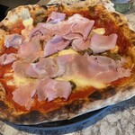 PIGNETO - ピザは大きい。カプリチョーザ。